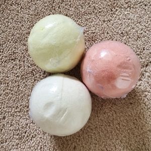 Set of 3 homemade bath bombs